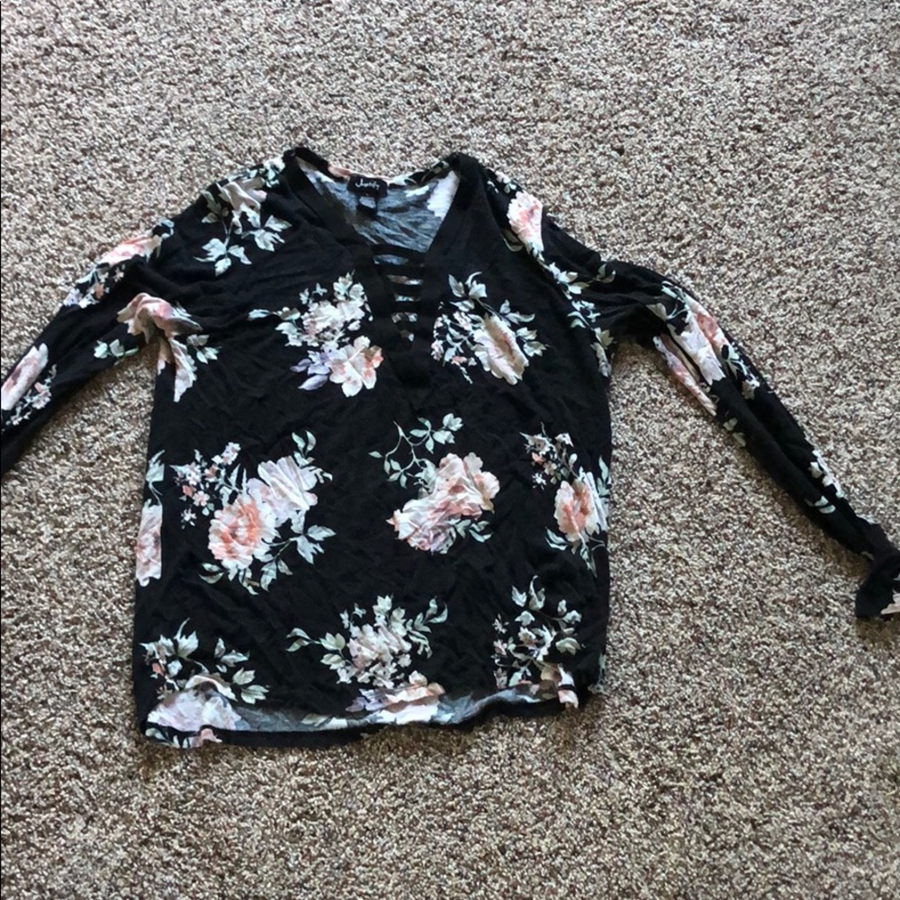 Long sleeve floral flowy shirt